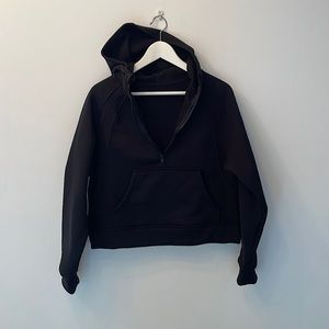 Activewear hoodie in fit of Lululemon’s 1/2zip